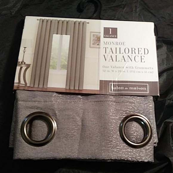 Monroe tailored valance - Picture 2 of 4